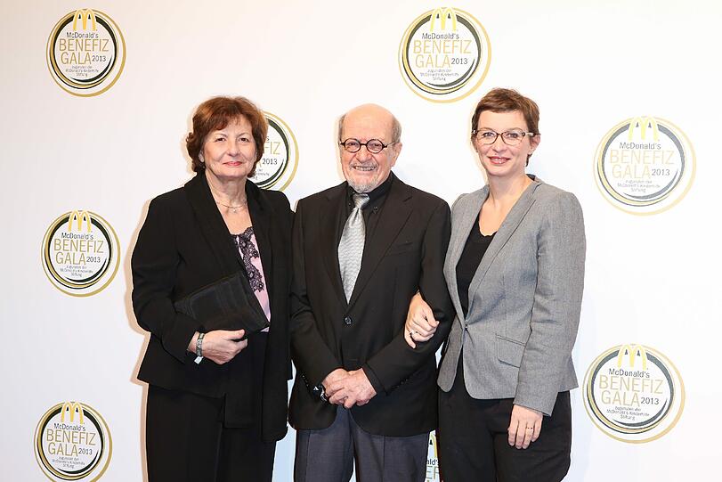Guillermo Mordillo mit Ehefrau Amparo und Tochter Cecile bei der Benefiz Gala zugunsten der "McDonald`s Kinderhilfe Stiftung" am 08.11.2013 im Postpalast in München.