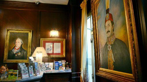 Goethe und Atatürk im Hotel Goethe in der Goethestraße.