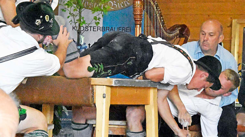 64. Bayerische Meisterschaft im Fingerhakln. Die Bilder.
