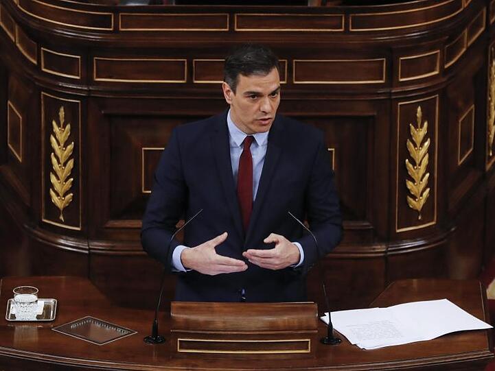 Spaniens Ministerpräsident Pedro Sánchez hat den Notstand trotz zunehmender Proteste verärgerter Bürger erneut verlängert.