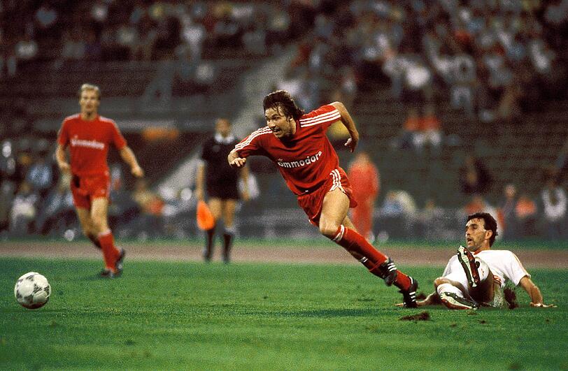 Europapokal der Landesmeister im Jahre 1987: nachdem die Bayern das Achtelfinal-Hinspiel gegen Xamax Neuchatel aus der Schweiz mit 1:2 verloren hatten, konnten sie sich mit einem 2:0-Sieg im Rückspiel doch noch für die nächste Runde qualifizieren. Da war dann aber Schluss, gegen Real.