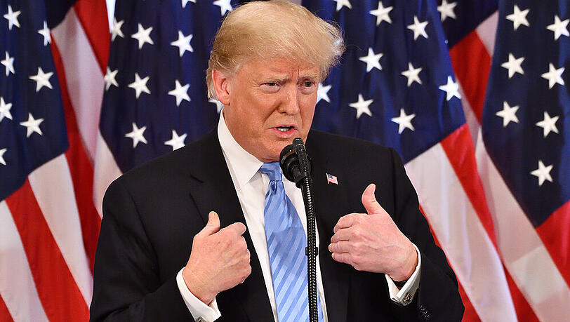 Allein die Medikamente für Donald Trump kosteten den amerikanischen Steuerzahler rund 300.000 Dollar. Allein die Medikamente für Donald Trump kosteten den amerikanischen Steuerzahler rund 300.000 Dollar.