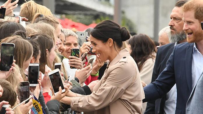 Hatte Herzogin Meghan ein Problem damit, den Leuten bei ihrer Australien-Tour 2018 die Hände zu schütteln?