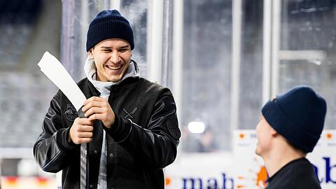 Karriere: EHC-Profi Weber ist nun Nationalspieler.