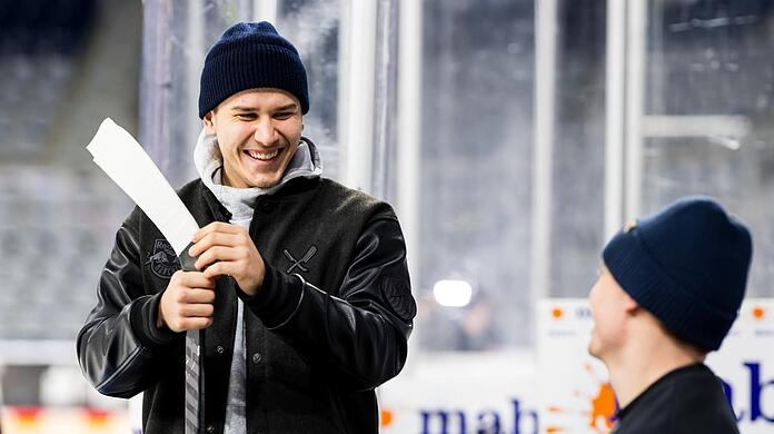 Karriere: EHC-Profi Weber ist nun Nationalspieler.