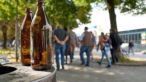 Rund um das Oktoberfest hinterlassen Besucher ihre Spuren. Leider nicht immer nur in Form von leeren Bierflaschen.