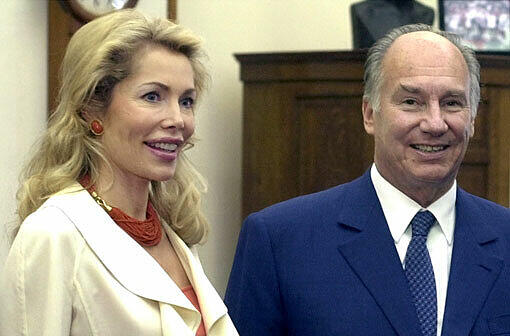 Prinz Karim Aga Khan und seine deutsche Ex-Frau Begum Aga Khan, aufgenommen in Austin, Texas 2002. Laut französischer Presse ist ihre Scheidung die teuerste in der Geschichte des Landes.