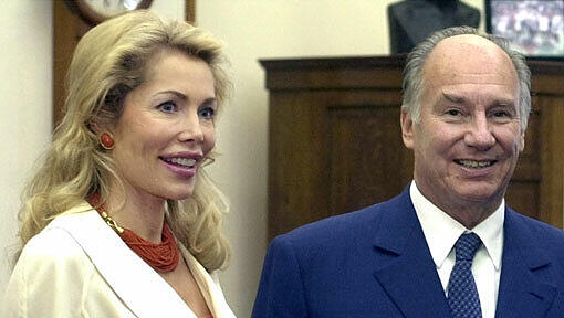 Prinz Karim Aga Khan und seine deutsche Ex-Frau Begum Aga Khan, aufgenommen in Austin, Texas 2002. Laut französischer Presse ist ihre Scheidung die teuerste in der Geschichte des Landes. Prinz Karim Aga Khan und seine deutsche Ex-Frau Begum Aga Khan, aufgenommen in Austin, Texas 2002. Laut französischer Presse ist ihre Scheidung die teuerste in der Geschichte des Landes.