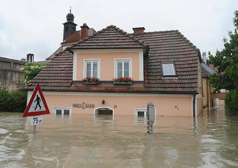 Die Jahrhundert-Flut: Die bewegenden Hochwasser-Bilder.