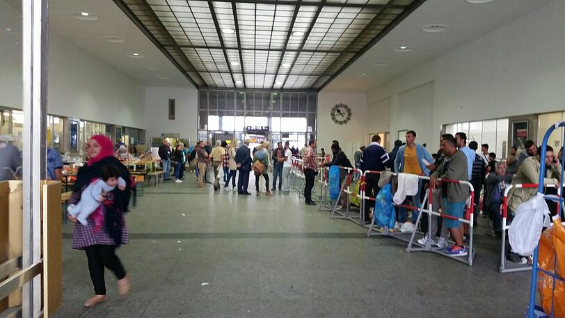 Die Lage am Hauptbahnhof ist am Mittwochmorgen deutlich entspannter als gestern.