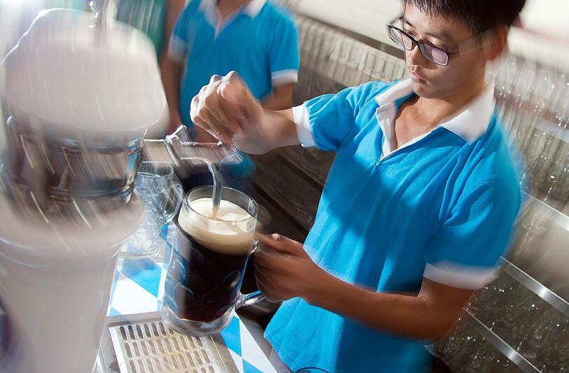 So sieht es aus, wenn China Oktoberfest feiert. Bilder von der Wiesn-Kopie in Qingdao.