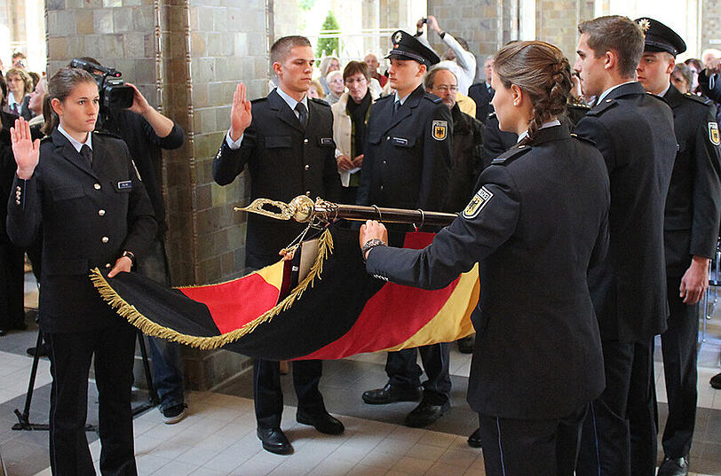 Bundespolizeianwärter bei der feierlichen Vereidung