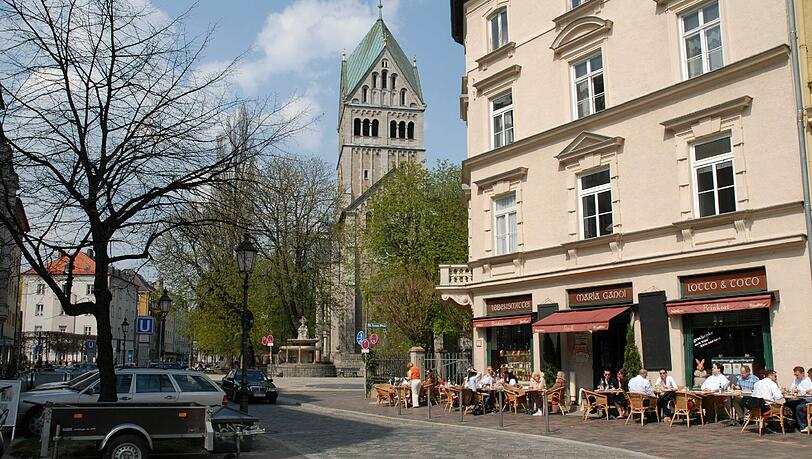 Urban, und trotzdem gibt es hier Frisches auch vom Land: am St.-Anna-Platz. Urban, und trotzdem gibt es hier Frisches auch vom Land: am St.-Anna-Platz.