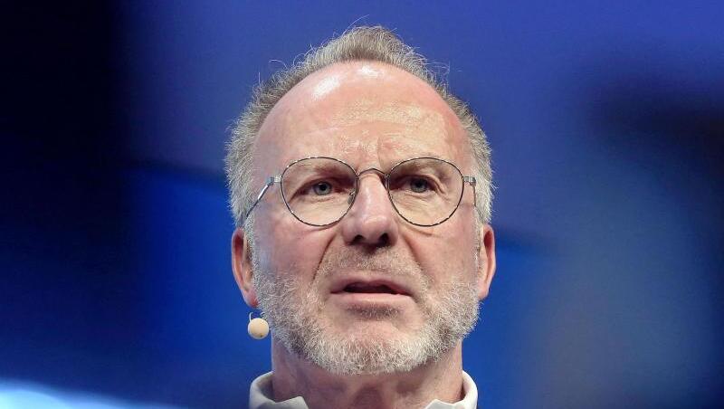 Karl-Heinz Rummenigge beantwortet auf dem SpoBis-Kongress Fragen.