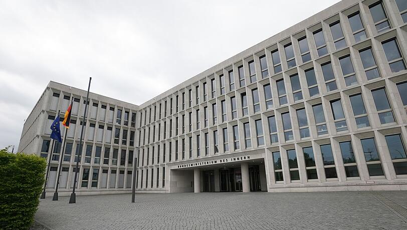 Laut Bundesinnenministerium betonen die bisher bekanntgewordenen Aufrufe den friedlichen Charakter der Proteste. (Symbolbild) Laut Bundesinnenministerium betonen die bisher bekanntgewordenen Aufrufe den friedlichen Charakter der Proteste. (Symbolbild)
