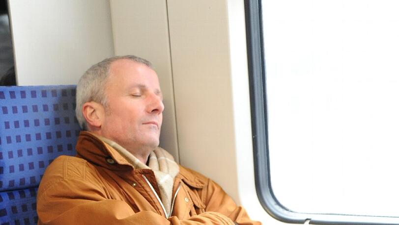 Hier verbringt Frank Arndt die meiste Zeit, hier kommt er auch zu seinem Schlaf – in der S-Bahn. Hier verbringt Frank Arndt die meiste Zeit, hier kommt er auch zu seinem Schlaf – in der S-Bahn.