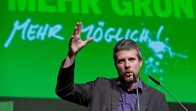 Mit Cordsakko und Vollbart: Dieter Janecek auf dem Grünen-Landesparteitag in Würzburg. Mit Cordsakko und Vollbart: Dieter Janecek auf dem Grünen-Landesparteitag in Würzburg.
