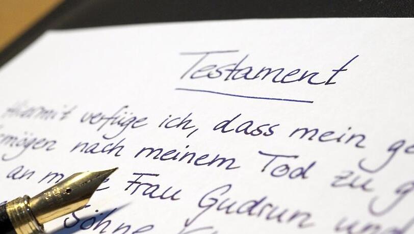 Mit Schrecken stellen Familienangehörige mit Tod des Erblassers oftmals fest, dass der Verstorbene völlig familienfremden dritten Personen hat erhebliches Vermögen zukommen lassen. Mit Schrecken stellen Familienangehörige mit Tod des Erblassers oftmals fest, dass der Verstorbene völlig familienfremden dritten Personen hat erhebliches Vermögen zukommen lassen.