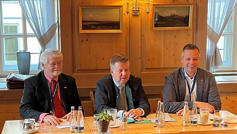 Drei Kämpfer gegen das Münchner Dieselfahrverbot: Rolf von Hohenau, Robert Brannekämper, Michael Haberland (v.l.n.r.). Drei Kämpfer gegen das Münchner Dieselfahrverbot: Rolf von Hohenau, Robert Brannekämper, Michael Haberland (v.l.n.r.).