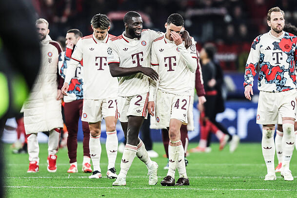 Die Uhr tickt: Bayerns Abwehrchef Dayot Upamecano (l.) und Mittelfeld-Magier Jamal Musiala sollen bis zum Start der Klub-WM in den USA unbedingt fit werden. Die Uhr tickt: Bayerns Abwehrchef Dayot Upamecano (l.) und Mittelfeld-Magier Jamal Musiala sollen bis zum Start der Klub-WM in den USA unbedingt fit werden.