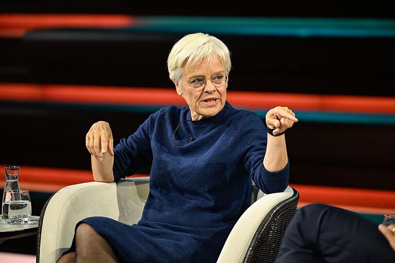 Journalistin Ulrike Herrmann glaubt nicht an schnelle Neuwahlen. Das wäre "Selbstmord für alle Beteiligten", argumentiert sie. Journalistin Ulrike Herrmann glaubt nicht an schnelle Neuwahlen. Das wäre "Selbstmord für alle Beteiligten", argumentiert sie.