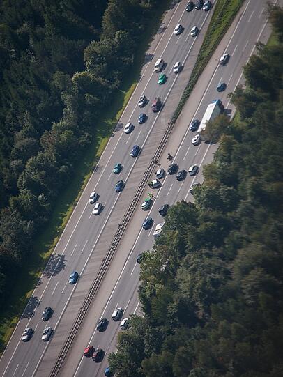 Unfall: Die Polizei ist schon da, der Stauflieger meldet es gleich.