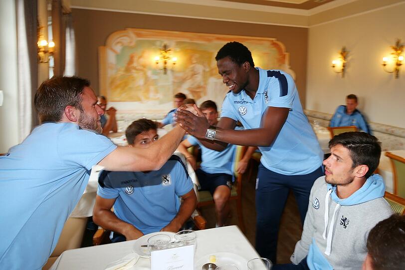 Da ist er endlich: Rodnei kommt im 1860-Trainingslager in Bad Häring an. Die ersten Bilder vom Neuzugang von RB Leipzig.