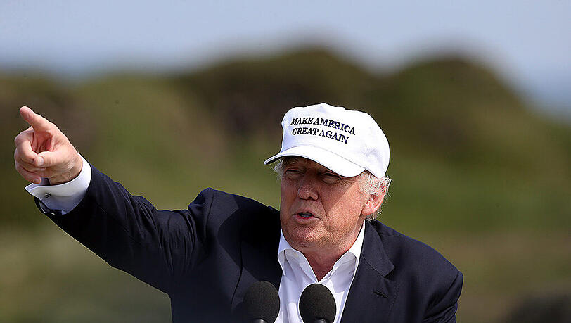 US-Präsidentschaftskandidat Donald Trump bei seinem Besuch in Schottland. US-Präsidentschaftskandidat Donald Trump bei seinem Besuch in Schottland.