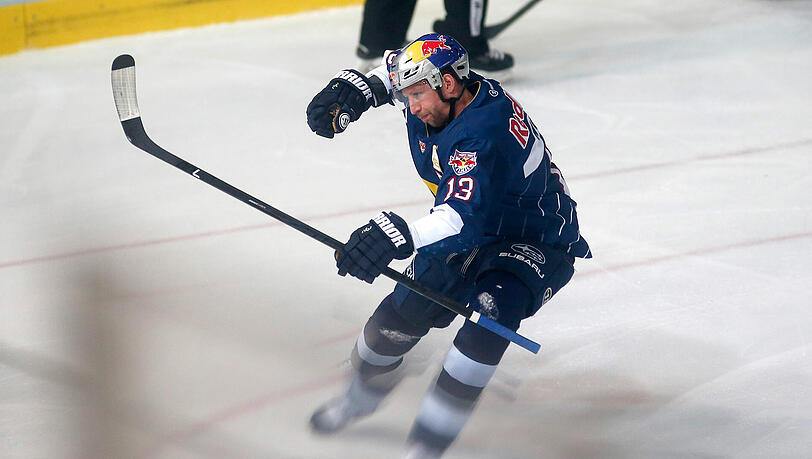 Emotionaler Jubel nach dem 1:0: EHC-Kapitän Michael Wolf erzielte insgesamt zwei Treffer. Emotionaler Jubel nach dem 1:0: EHC-Kapitän Michael Wolf erzielte insgesamt zwei Treffer.