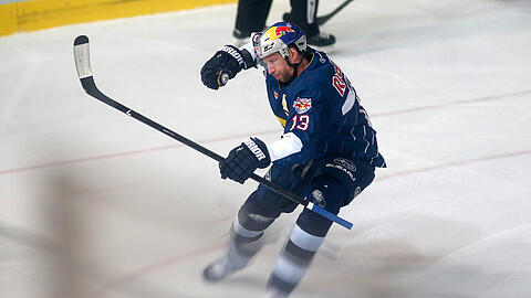 Emotionaler Jubel nach dem 1:0: EHC-Kapitän Michael Wolf erzielte insgesamt zwei Treffer.