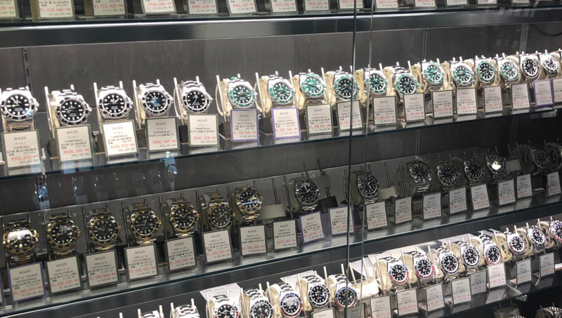 In Tokio: Schaufenster voller (echter!) Rolex-Uhren. In Tokio: Schaufenster voller (echter!) Rolex-Uhren.
