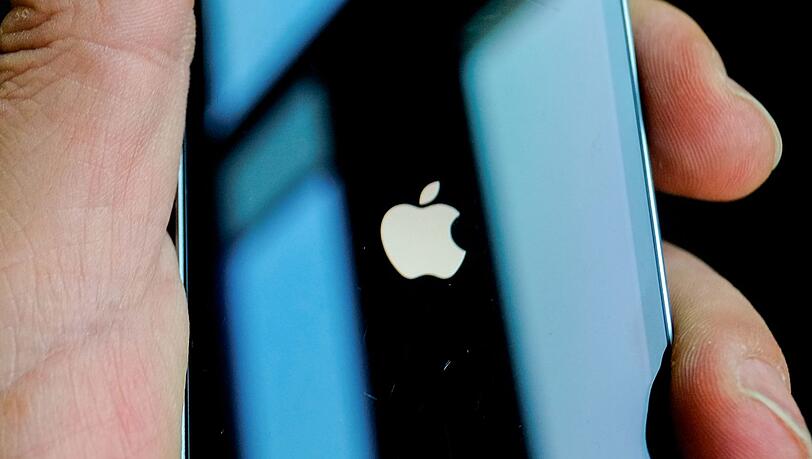 Begehrte Ware: Ein teures Smartphone lockte einen Käufer an - und der seinen Betrüger schließlich in die Falle. (Symbolbild)