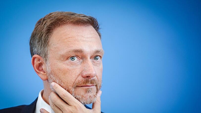 "Was wir nicht brauchen ist irreguläre Migration, die zwar illegal ist, aber dennoch zu dauerhaftem Aufenthalt und Bezug von Sozialleistungen führt", sagt Bundesfinanzminister Christian Lindner.