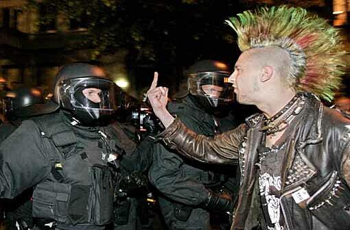 01. Mai 2011: Der 1. Mai verläuft in Berlin zwar so friedlich wie seit Jahren nicht.
