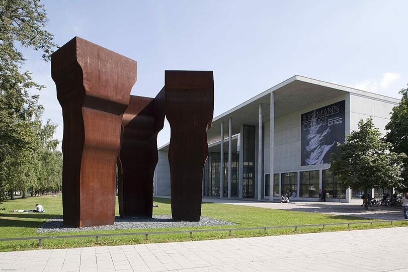 Die Pinakothek der Moderne in der Mitte des sogenannten Kunstareals in der Maxvorstadt: Das Quartier soll jetzt deutlich aufgewertet werden. Fragt sich bloß: Wie?