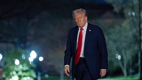 An Bord der Air Force One sagte Trump, die geplanten Zölle würden alle Länder treffen.