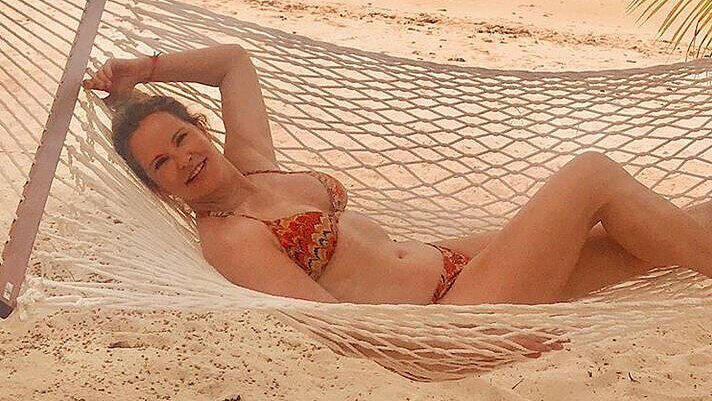 Katja Burkard zeigt sich an Neujahr im Bikini.