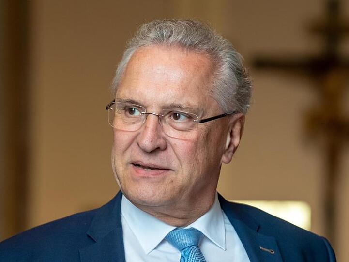 Joachim Herrmann (CSU) im bayerischen Landtag. Foto: Peter Kneffel/dpa/Archivbild