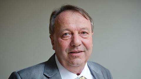Dirk Hordroff steht im Römer von Frankfurt am Main. Foto: picture alliance / dpa/Archivbild