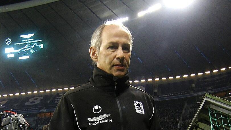 Blickt in eine unsichere Zukunft: Löwen-Trainer Reiner Maurer. Blickt in eine unsichere Zukunft: Löwen-Trainer Reiner Maurer.