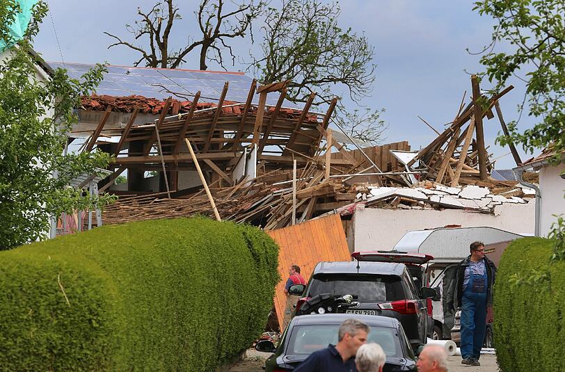 Bilder der Verwüstung aus dem Dorf Affing: Die Einwohner packen gemeinsam mit an aber der Schaden durch das Unwetter ist hoch. Die Bilder...