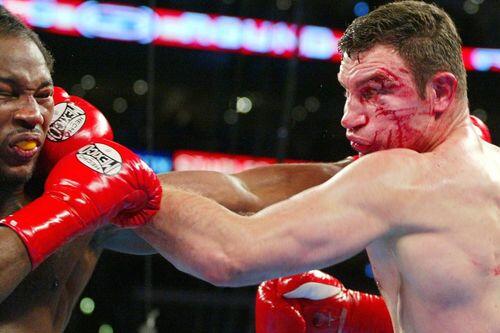 "Das war der Kampf des Jahrhunderts": Foreman über die Ringschlacht zwischen Klitschko (r.) und Lennox Lewis im Jahre 2002.