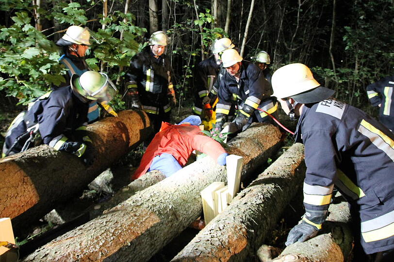 Großübung der Feuerwehr in einem Chemiewerk. Die spektakulären Bilder.