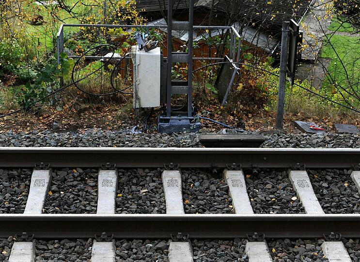 Brandanschläge auf Kabelschächte der Deutschen Bahn. Hier sind die Bilder.