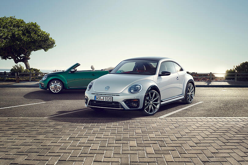 Aufgefrischt der Sonne entgegen: Der VW Beetle und das Beetle Cabriolet wurden überarbeitet.