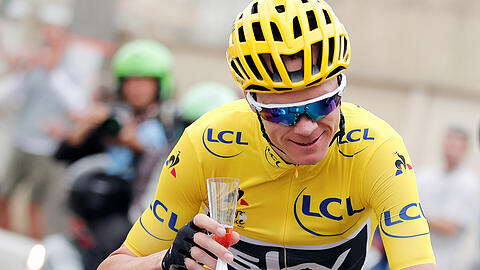 Champagner für den Sieger: Chris Froome hat zum vierten Mal die Tour de France gewonnen.