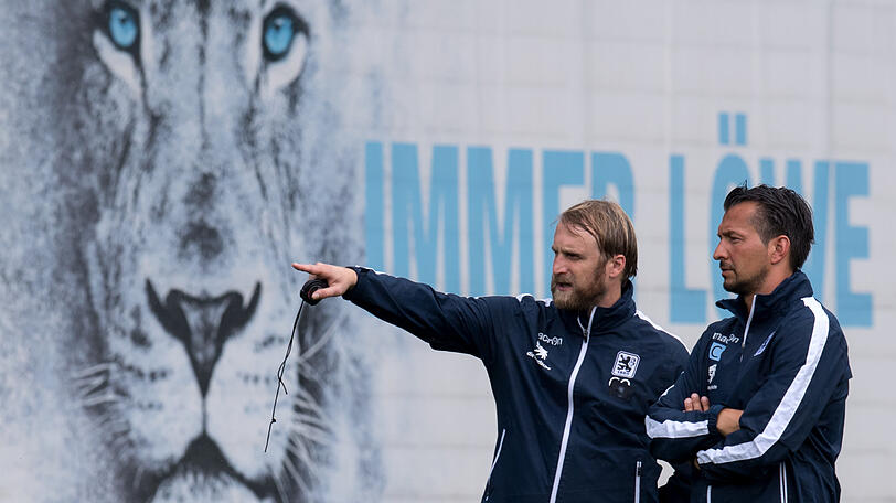 Co-Trainer Oliver Beer (r.) hat in der Abwesenheit von Trainer Daniel Bierofka (l.) und Sportchef Günther Gorenzel beim TSV 1860 die Fänden in der Hand.