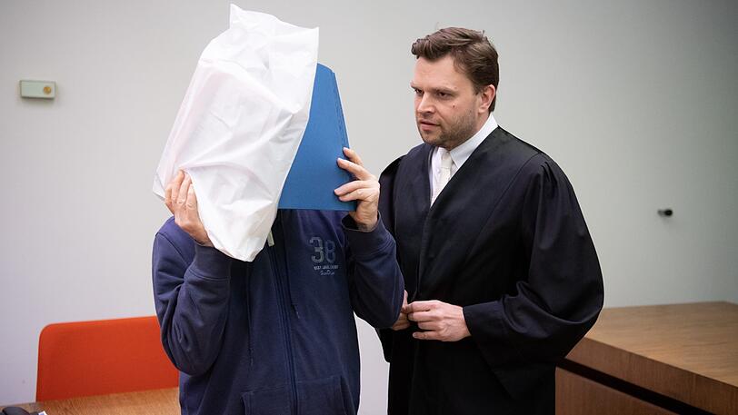 Sexueller Missbrauch: der Angeklagte und sein Anwalt Benjamin Ruhlmann.