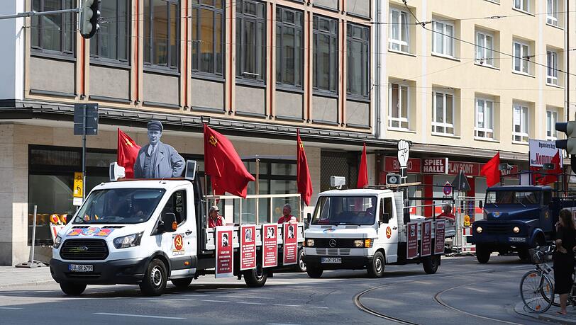 Der kommunistische Mini-Aufzug an der Augustenstraße. Der kommunistische Mini-Aufzug an der Augustenstraße.