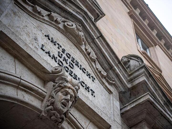 Das Land- und Amtsgericht in Regensburg. Foto: Lino Mirgeler/Archivbild